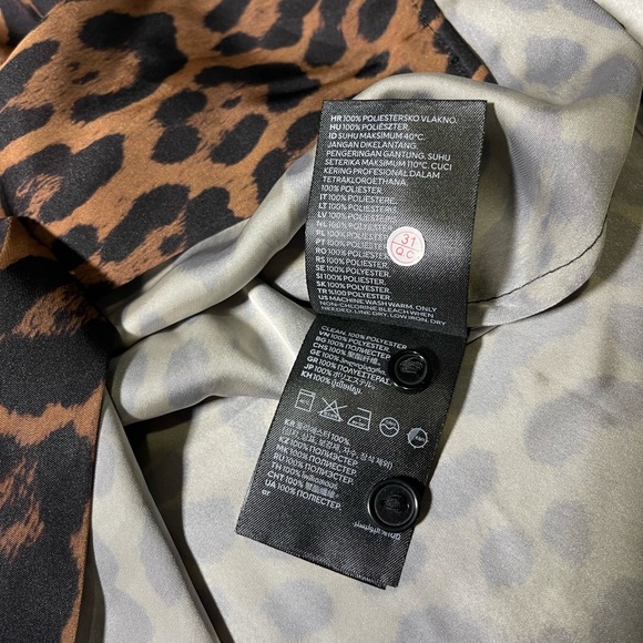H&M Leopard Button Up Blouse - Picture 10 of 11